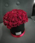 12cm-es henger alakú dobozban, vörös rózsa